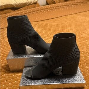 Eileen Fisher Black Textured Ankle Booties